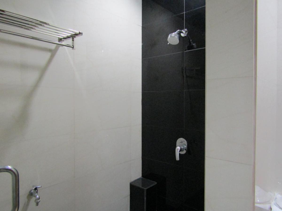 יוגיאקרטה Madina Inn מראה חיצוני תמונה