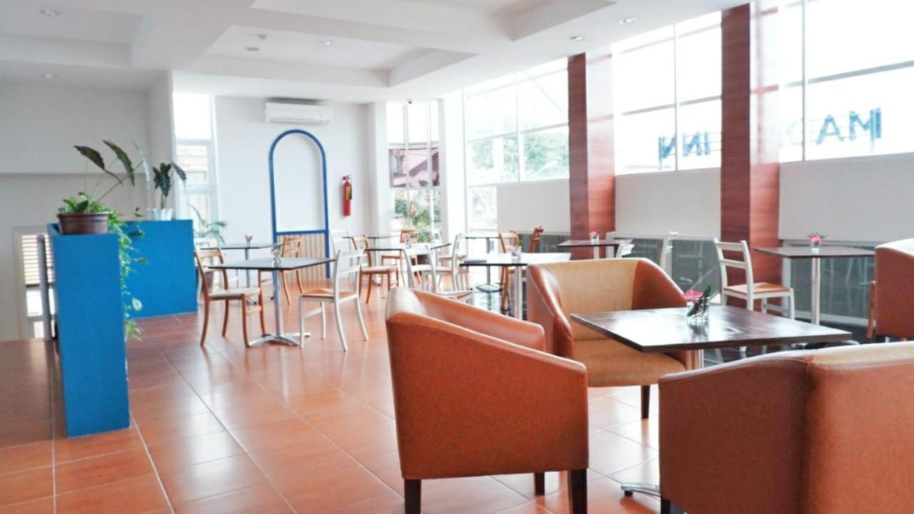 יוגיאקרטה Madina Inn מראה חיצוני תמונה
